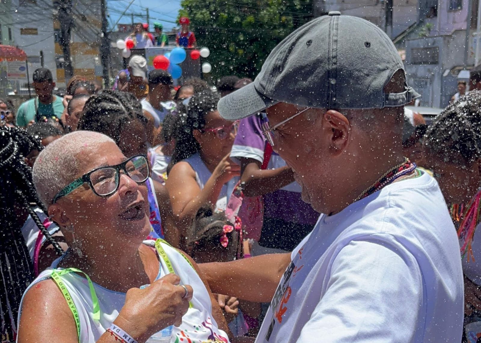 Imagem de Mais de 100 mil pessoas participam dos festejos que antecedem o carnaval de Salvador com apoio de Suíca