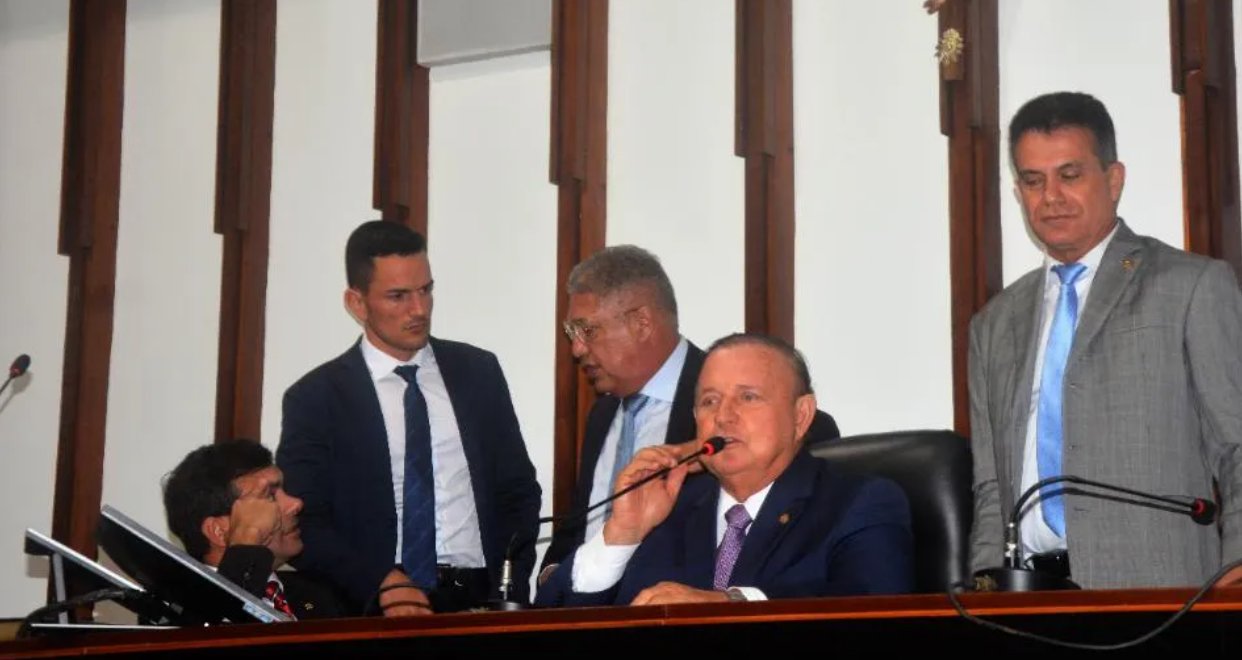 Imagem de Alba aprova PL para batizar aeroporto com nome da mãe de deputado