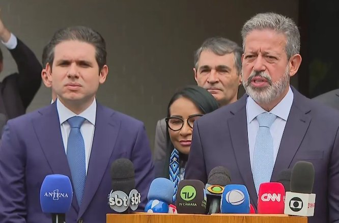 Imagem de Arthur Lira anuncia apoio a Hugo Motta na disputa à Presidência da Câmara