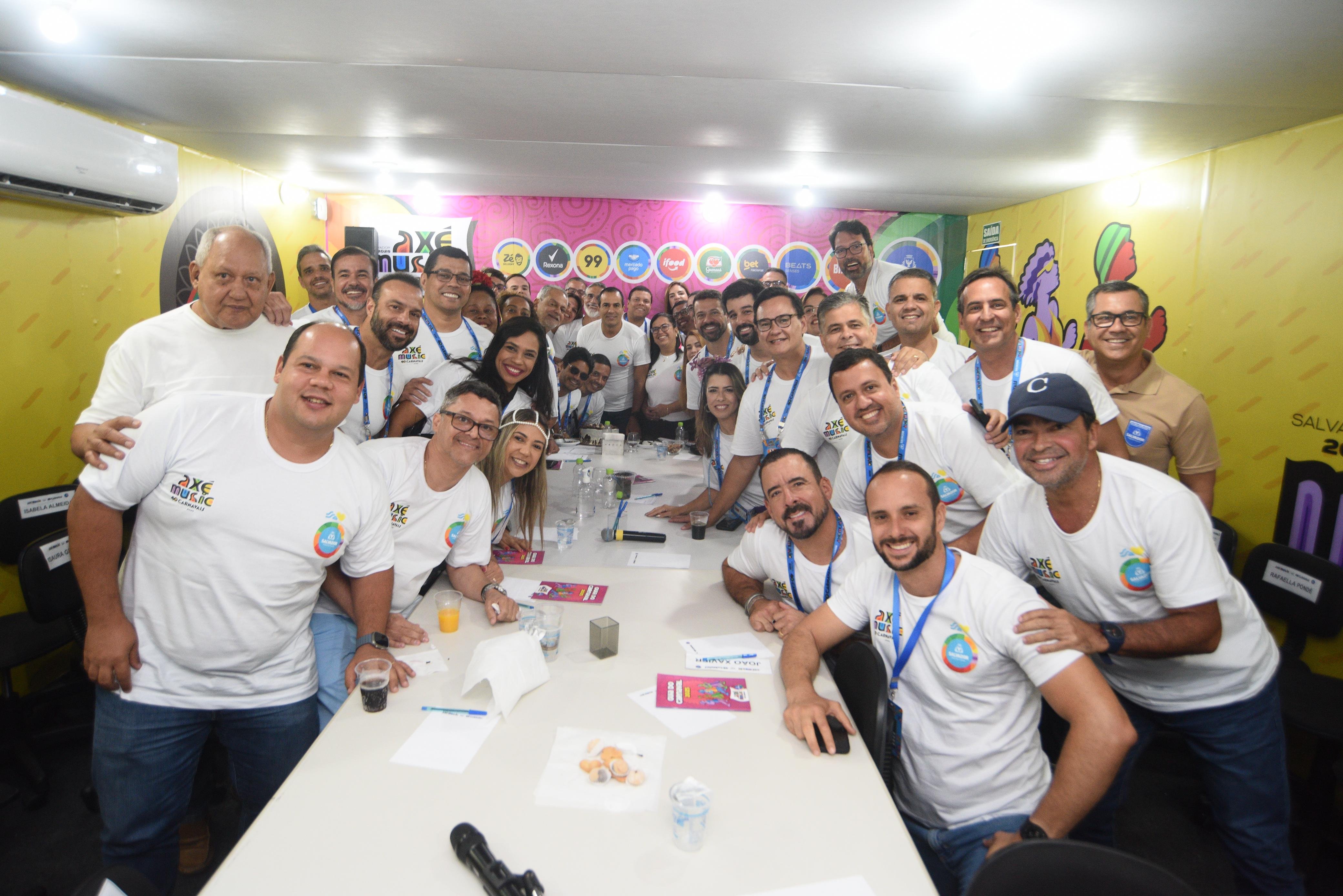 Imagem de Bruno Reis destaca sucesso da operação da Prefeitura e movimentação histórica no Centro no 1º dia do Carnaval