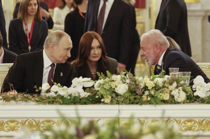 Imagem de Criticado por ida à Rússia, Lula tenta voltar da China com vitória econômica