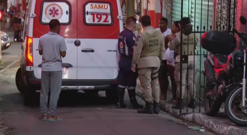 Imagem de Dois homens são baleados ao tentar assaltar casa de guarda portuário federal em Salvador; um deles morreu