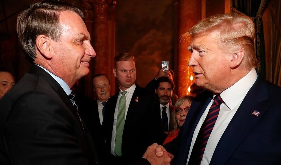 Imagem de Bolsonaro estuda acionar Casa Branca para barrar tarifaço de Trump