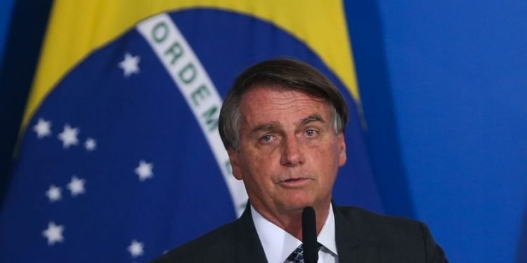Imagem de Bolsonaro diz que volta de impostos dos combustíveis é ‘Inaceitável’