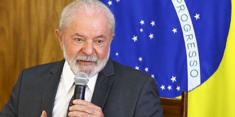 Imagem de Lula libera quase R$ 2 bilhões em emendas parlamentares em um único dia para tentar evitar derrota em MP da Esplanada