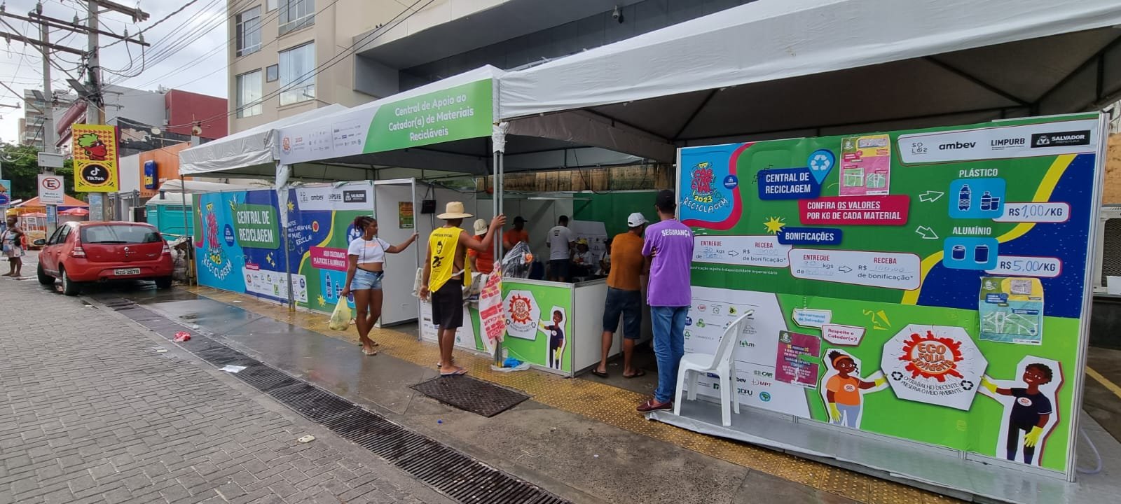 Imagem de Segunda-feira de Carnaval é marcada por mais um dia de apoio aos catadores de materiais recicláveis