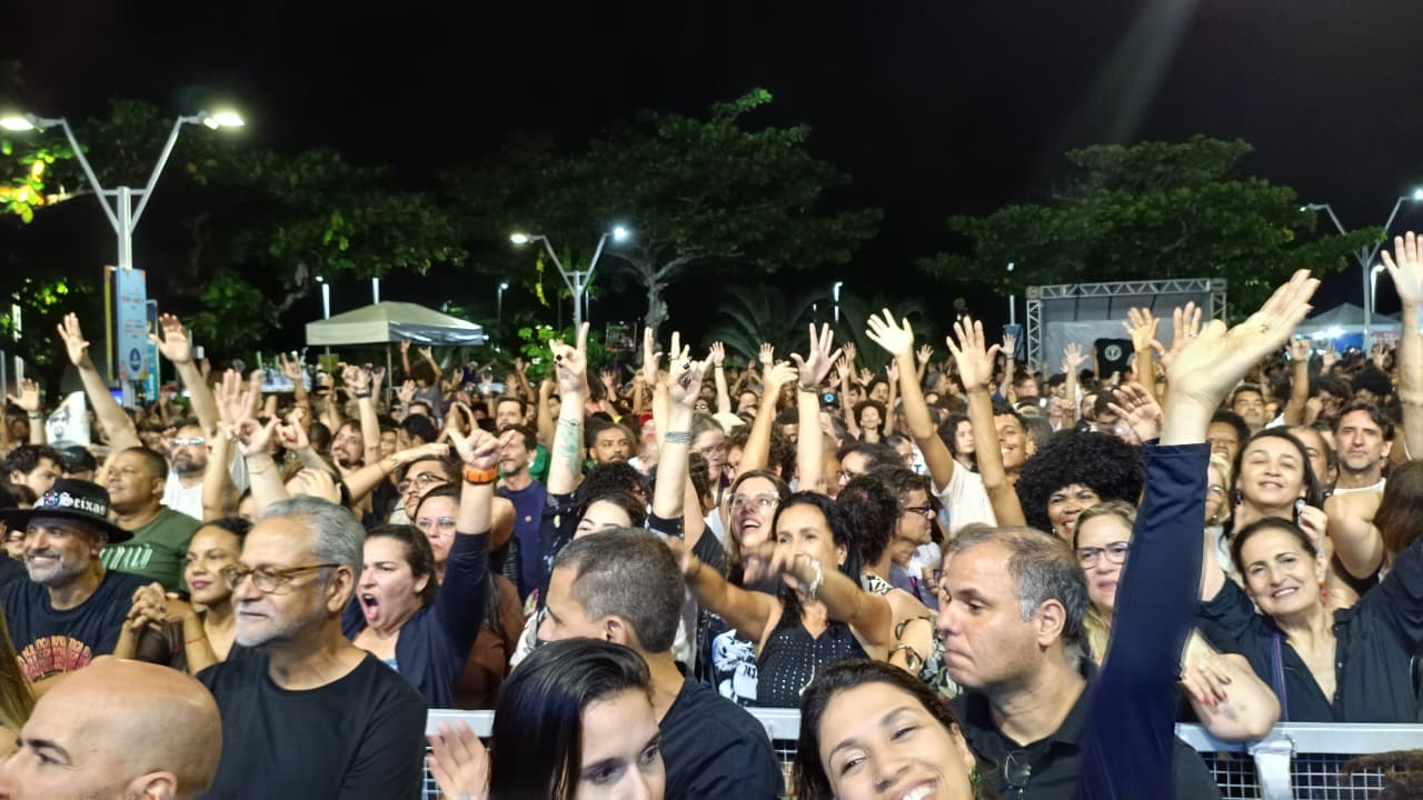 Imagem de Festival da Primavera encerra edição com homenagem a Raul Seixas e atrações na orla