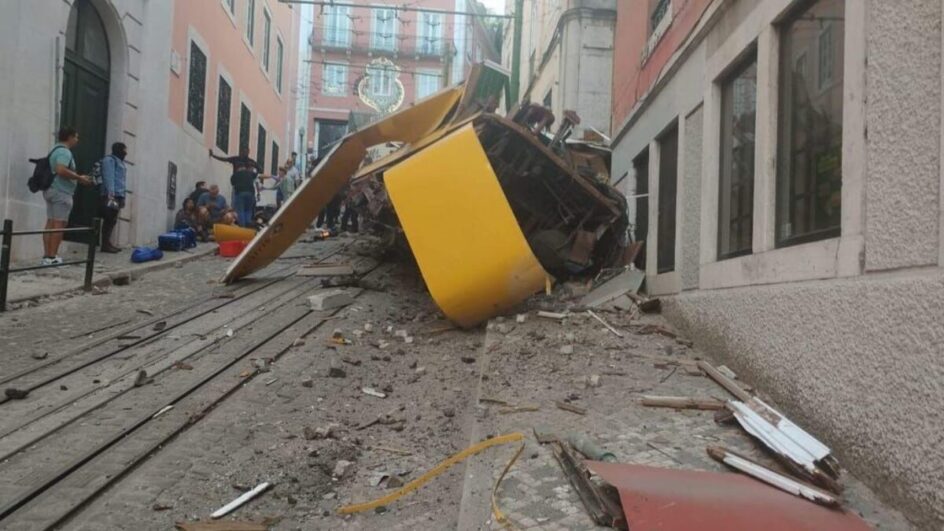 Imagem de Sobe para 17 número de mortos após bondinho descarrilar em Lisboa