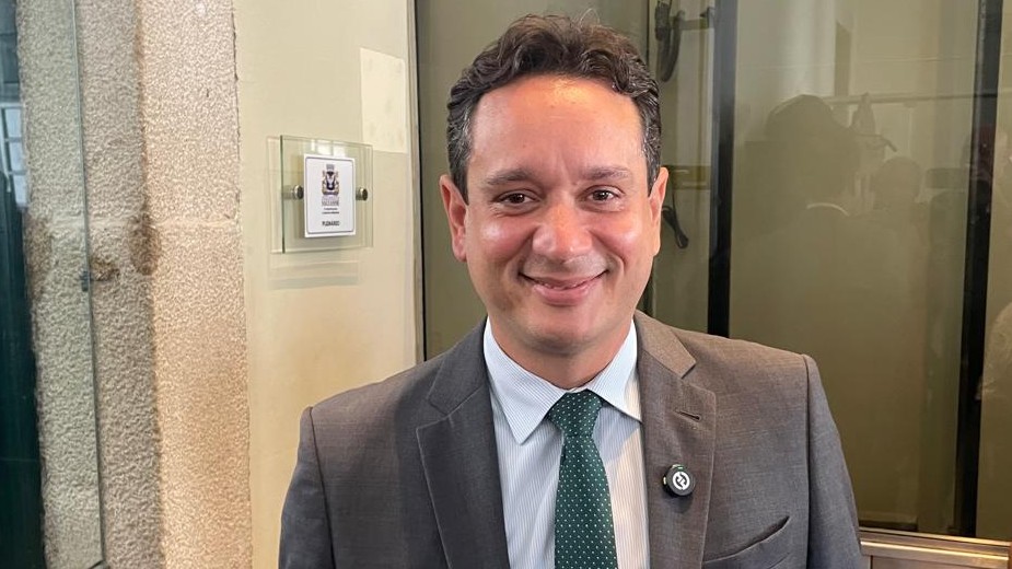Imagem de Vereador anuncia que irá à Justiça para tentar reverter veto à candidatura: 'Perseguição não é contra André Fraga, é contra a pauta ambiental'