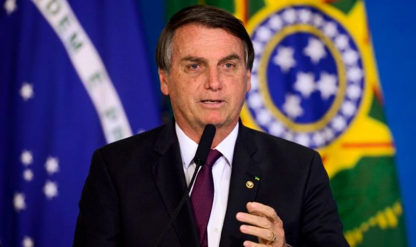 Imagem de Bolsonaro critica governo Lula, por taxar varejistas on-line