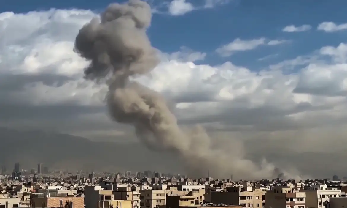 Imagem de Israel lança nova onda de ataques contra o Irã e intensifica tensão no Oriente Médio