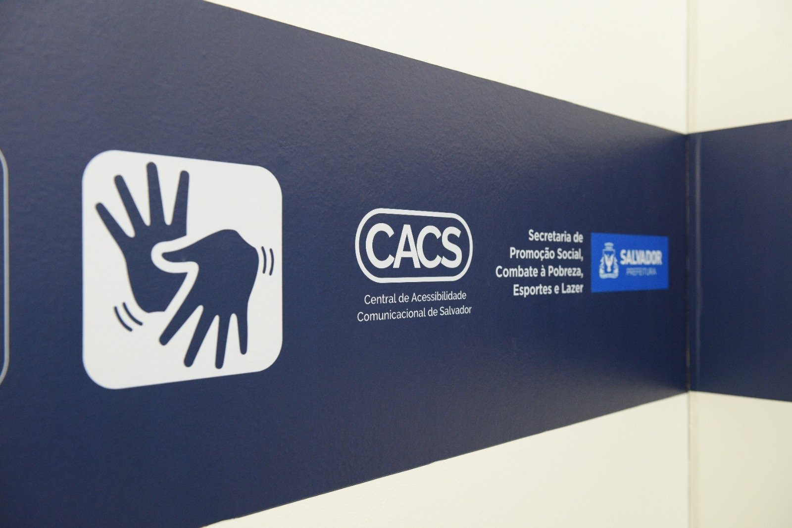 Imagem de Central de acessibilidade da Prefeitura vai promover mais inclusão de pessoas com deficiência auditiva e visual em Salvador