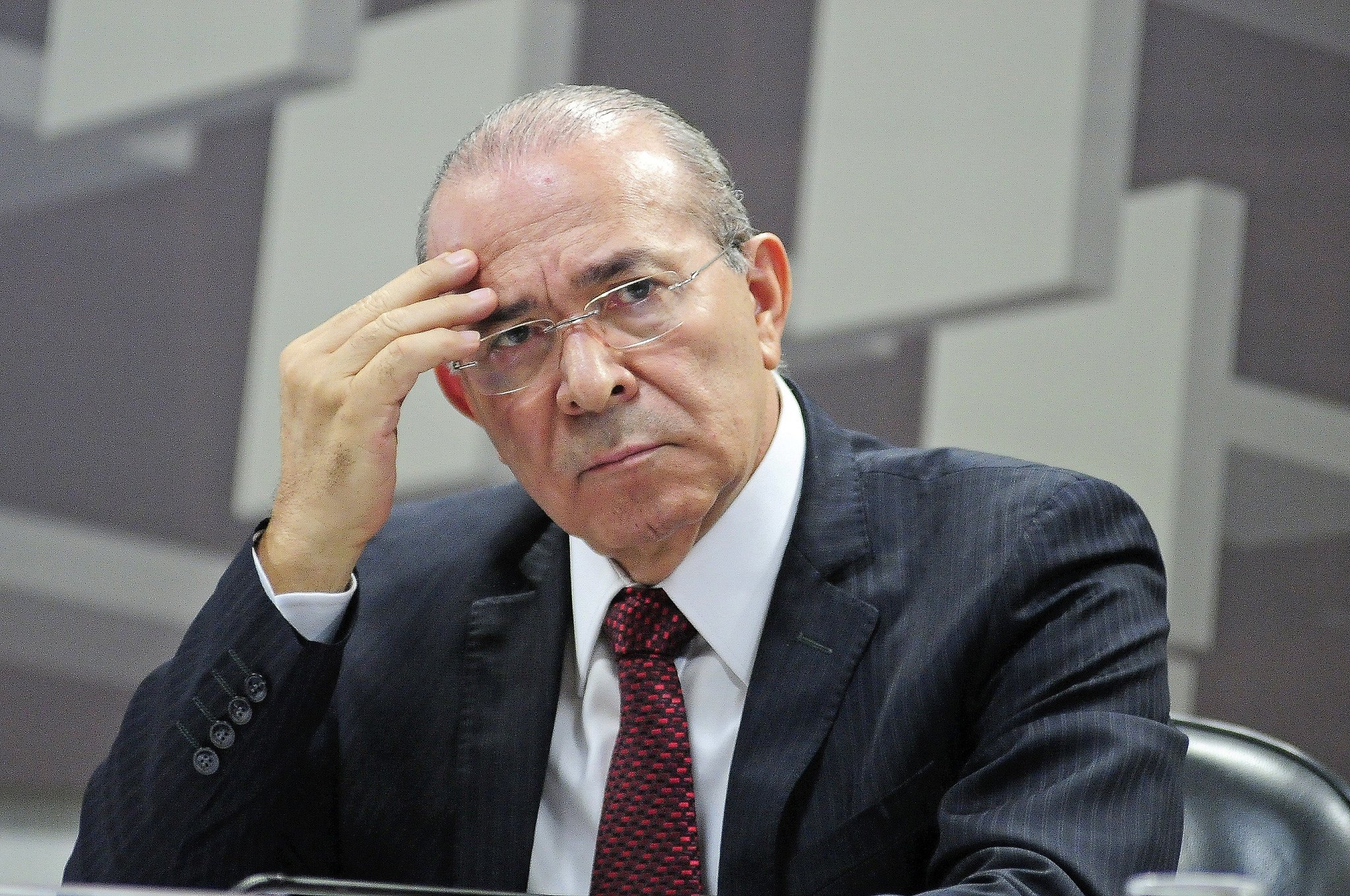 Imagem de Eliseu Padilha está internado em estado grave, informa família