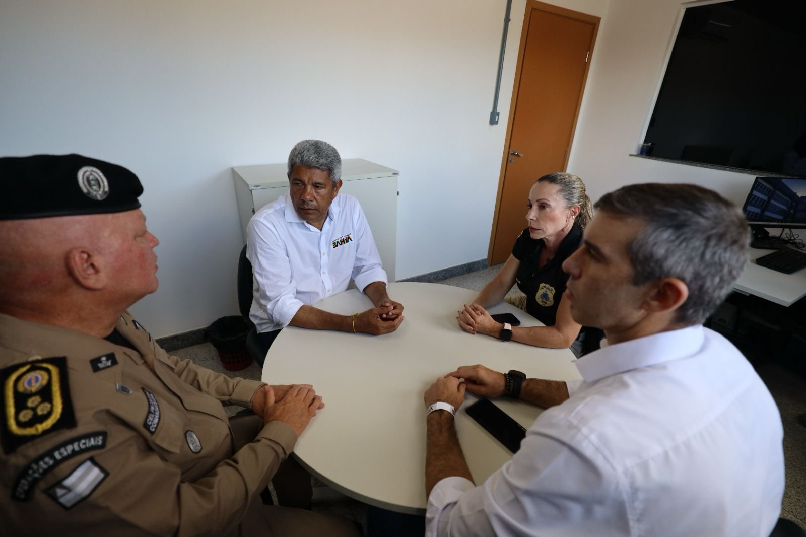 Imagem de Governador se reúne com chefes das forças de segurança e discute ações para a elucidação do sequestro de presidente do Partido Verde