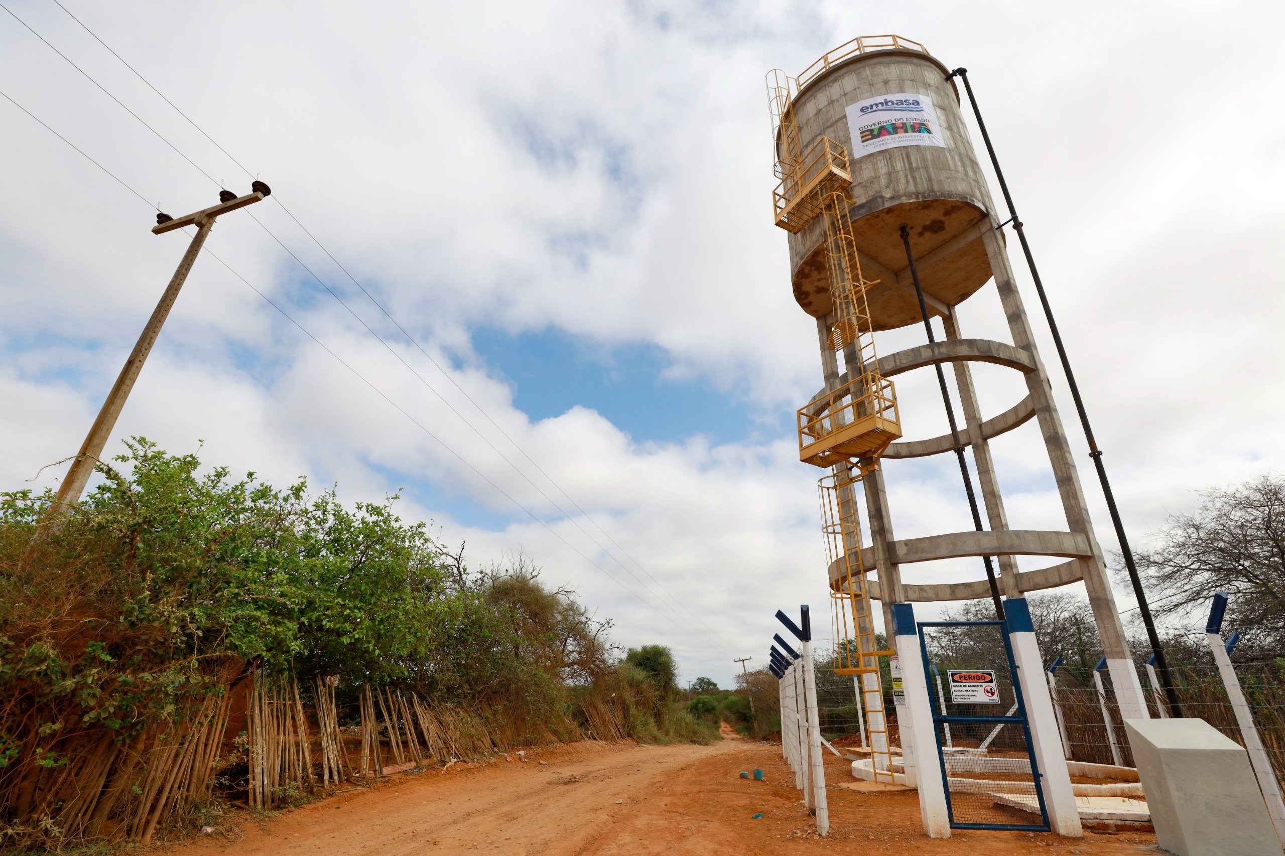 Imagem de Através da SIHS, governo inaugura sistema de abastecimento em Cafarnaum e outras localidades