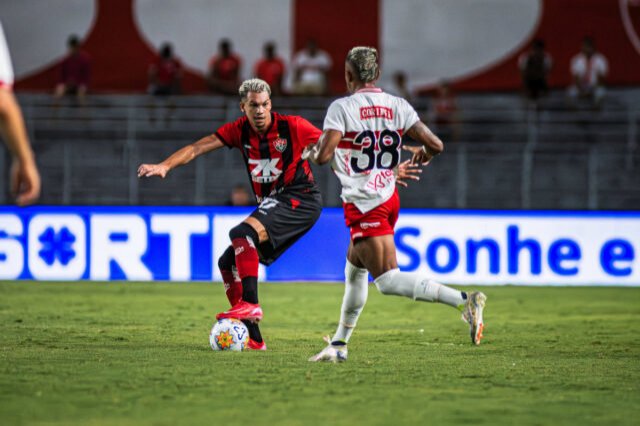 Imagem de Vitória estreia com 2 a 2 com o CRB na Copa do Nordeste
