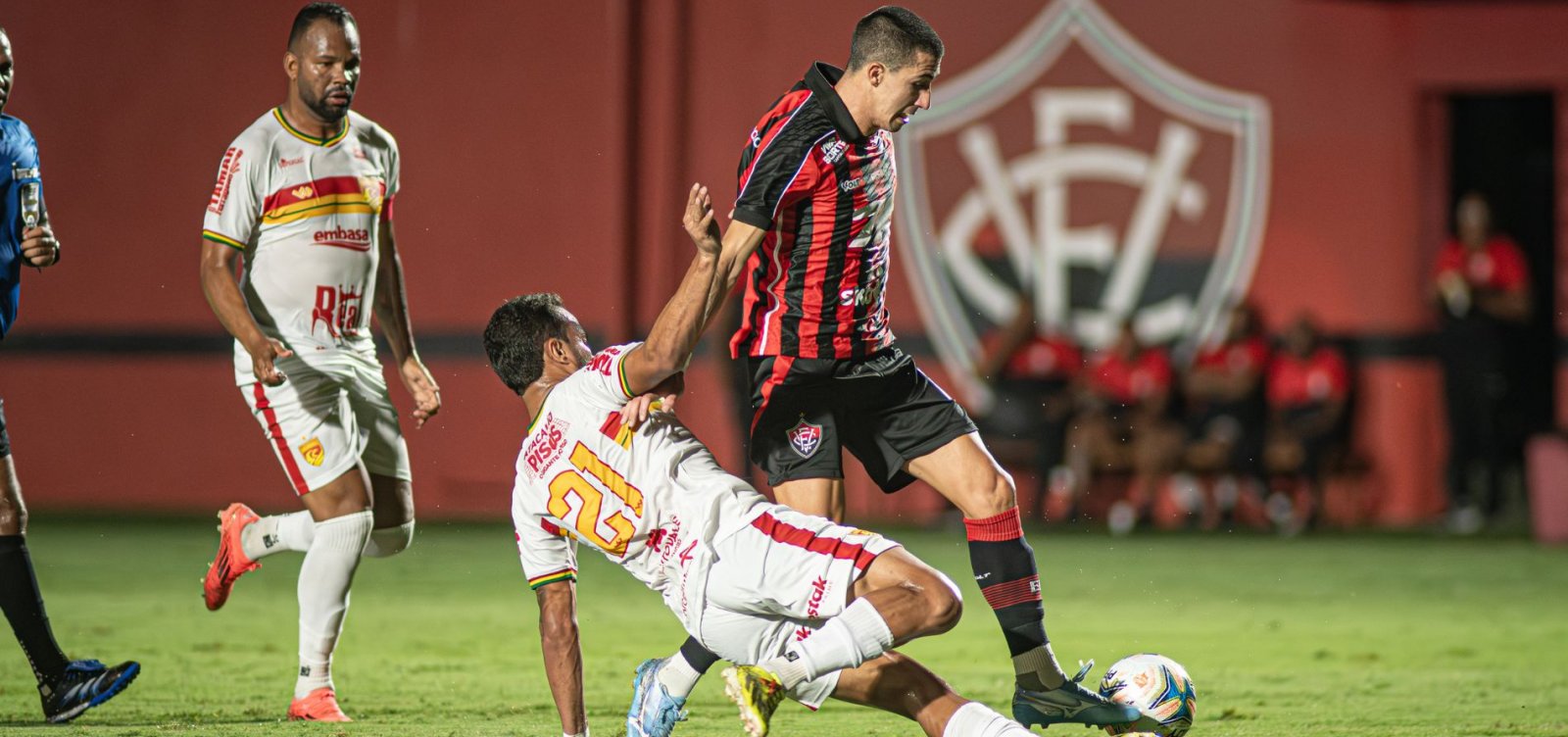 Imagem de Vitória goleia a Juazeirense e conquista segunda vitória consecutiva na Copa do Nordeste