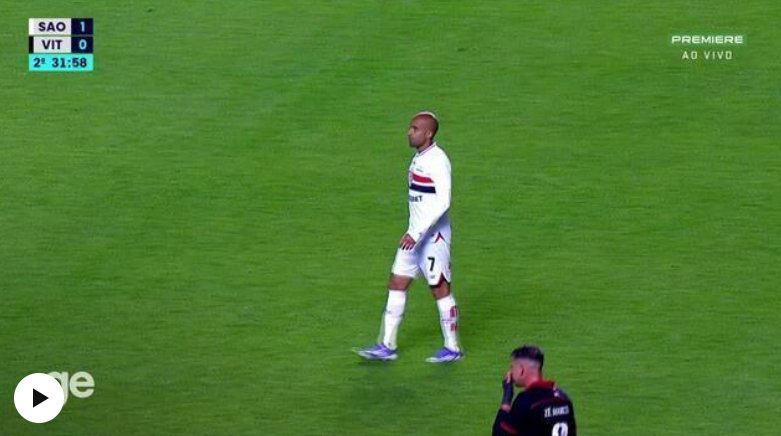 Imagem de São Paulo vence Vitória e entra no G-6 do Brasileiro