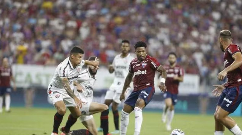 Imagem de Vitória vence o Fortaleza no Castelão e respira na Copa do Nordeste