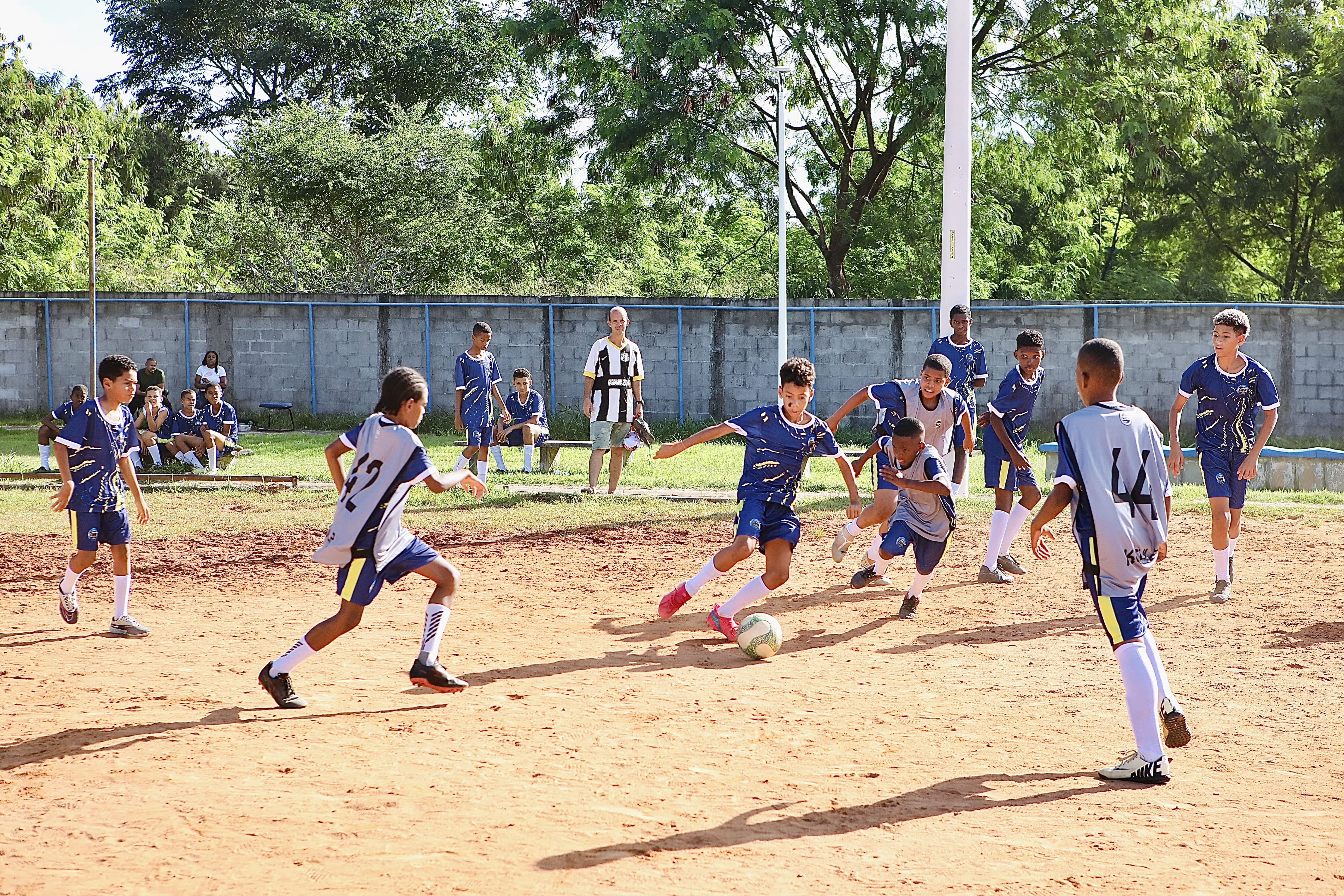 Imagem de Camp Atletas do Futuro reúnem crianças e adolescentes de Salvador para aulas de futebol com formação cidadã