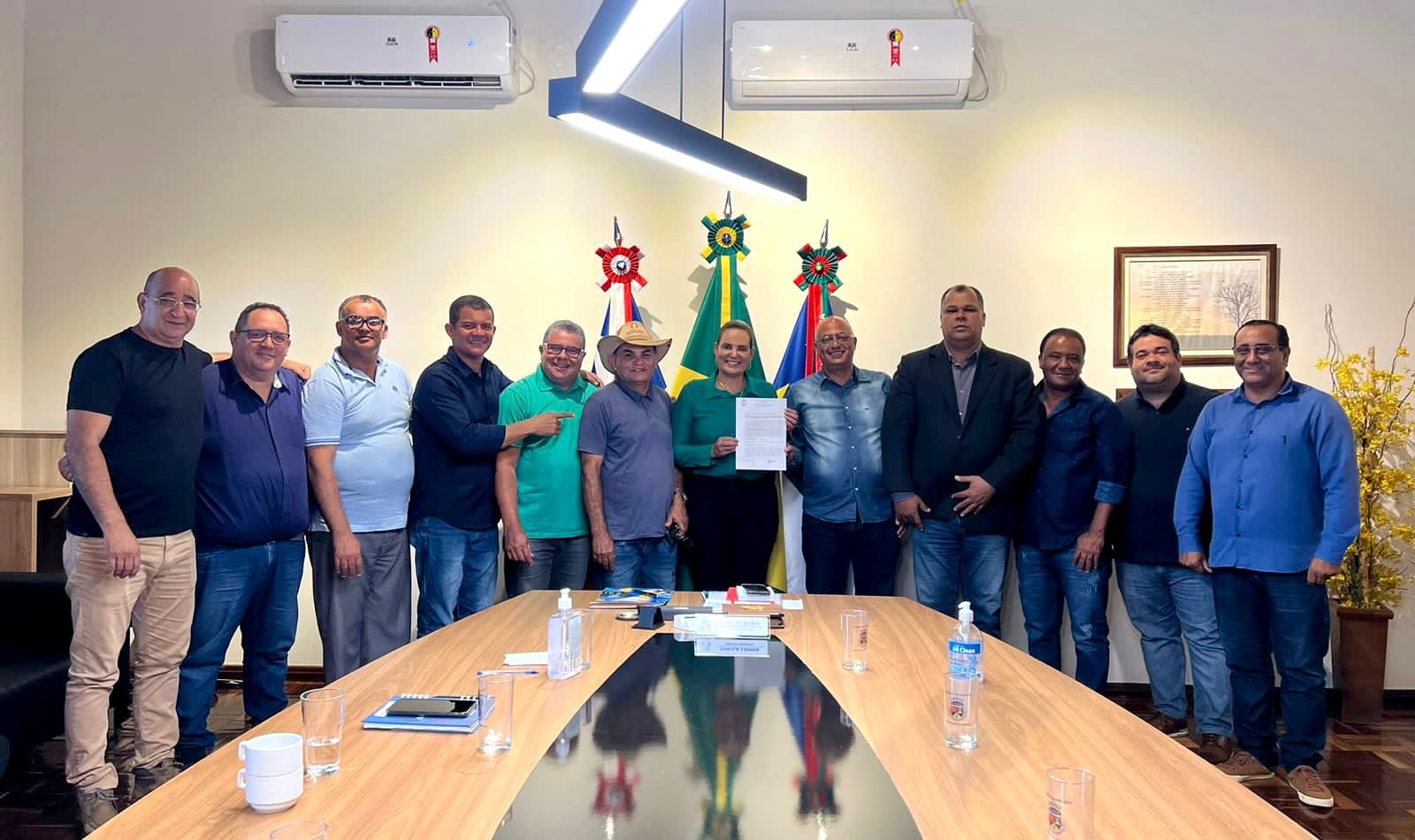 Imagem de Em reunião com a prefeita Sheila Lemos, Ivan Cordeiro comemora construção do Complexo de Saúde da Mulher