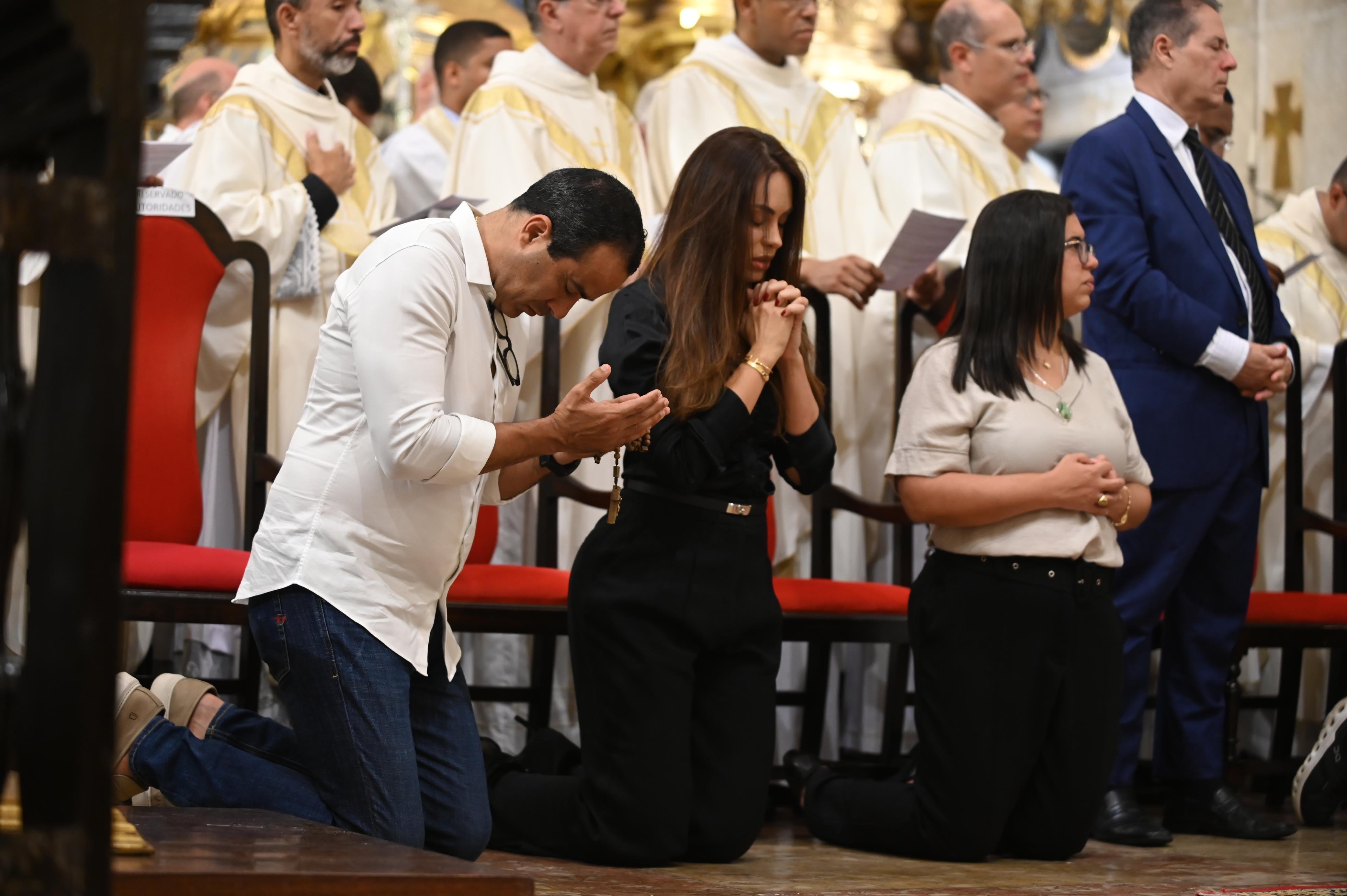 Imagem de Prefeito Bruno Reis participa de missa em memória ao Papa Francisco