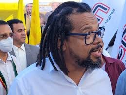 Imagem de Kleber Rosa elogia o governador Jerônimo Rodrigues pela abertura de processo licitatório para instalação das câmeras nos uniformes da PM