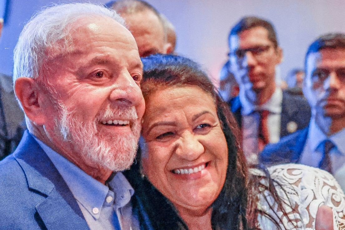 Imagem de Pré-candidata a prefeita, Vera encontra Lula e ministros para discutir Maragojipe