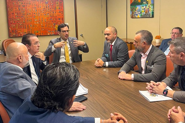 Imagem de UGT participa de reunião na Câmara para mediar conflito entre categorias
