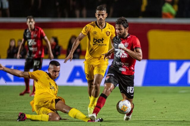Imagem de Vitória vence o Sport, volta à liderança e confirma classificação no Nordestão
