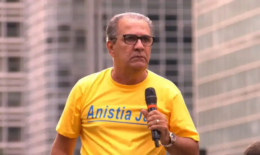 Imagem de Moraes proíbe pastor Silas Malafaia de sair do Brasil e de se comunicar com Bolsonaro