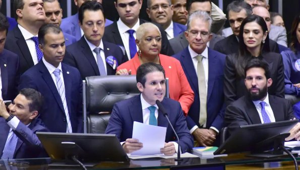 Imagem de Hugo Motta anuncia que anistia a presos do 8 de Janeiro será discutida ‘nos próximos dias’