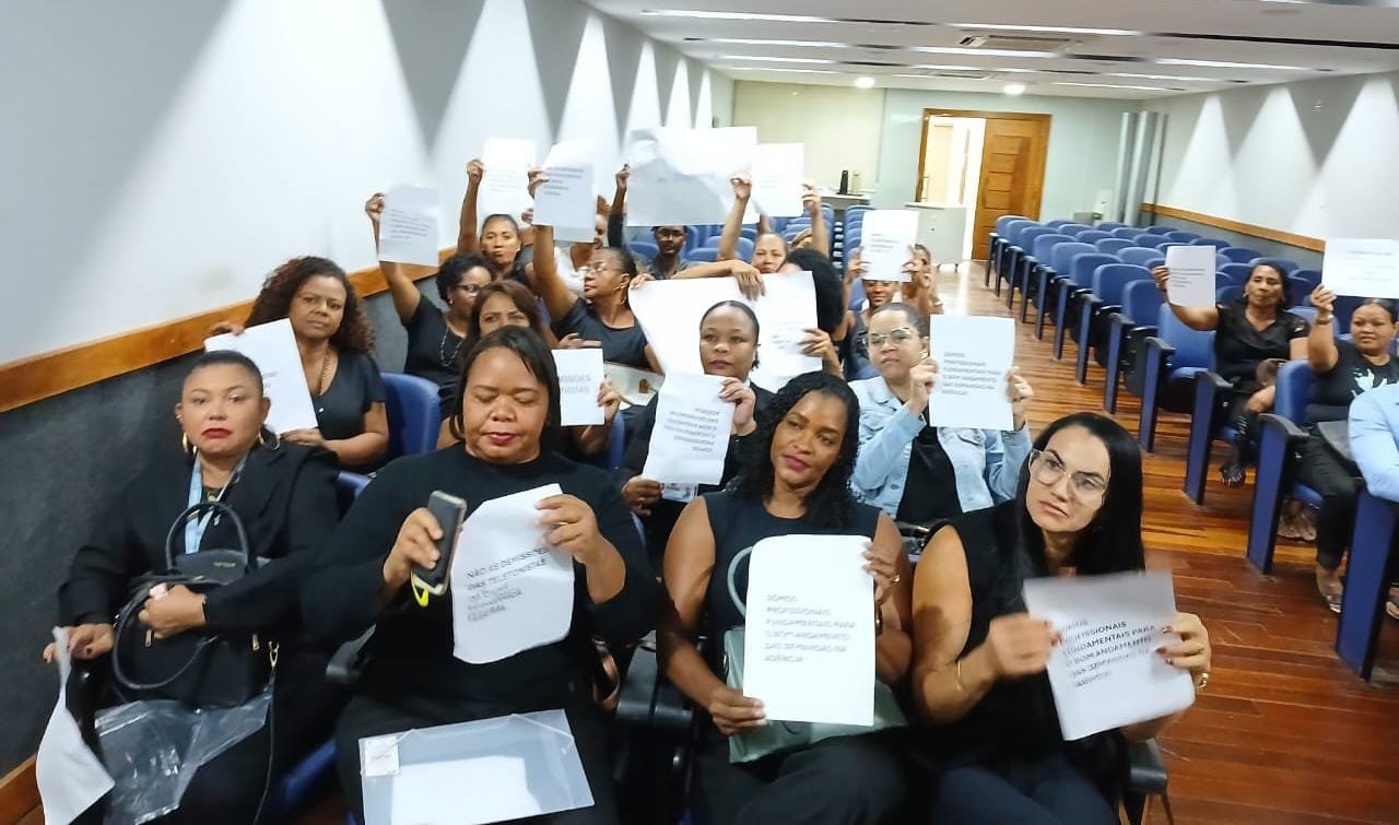 Imagem de Com apoio do SindilimpBA, telefonistas da Caixa com empregos ameaçados fazem protesto nesta quinta
