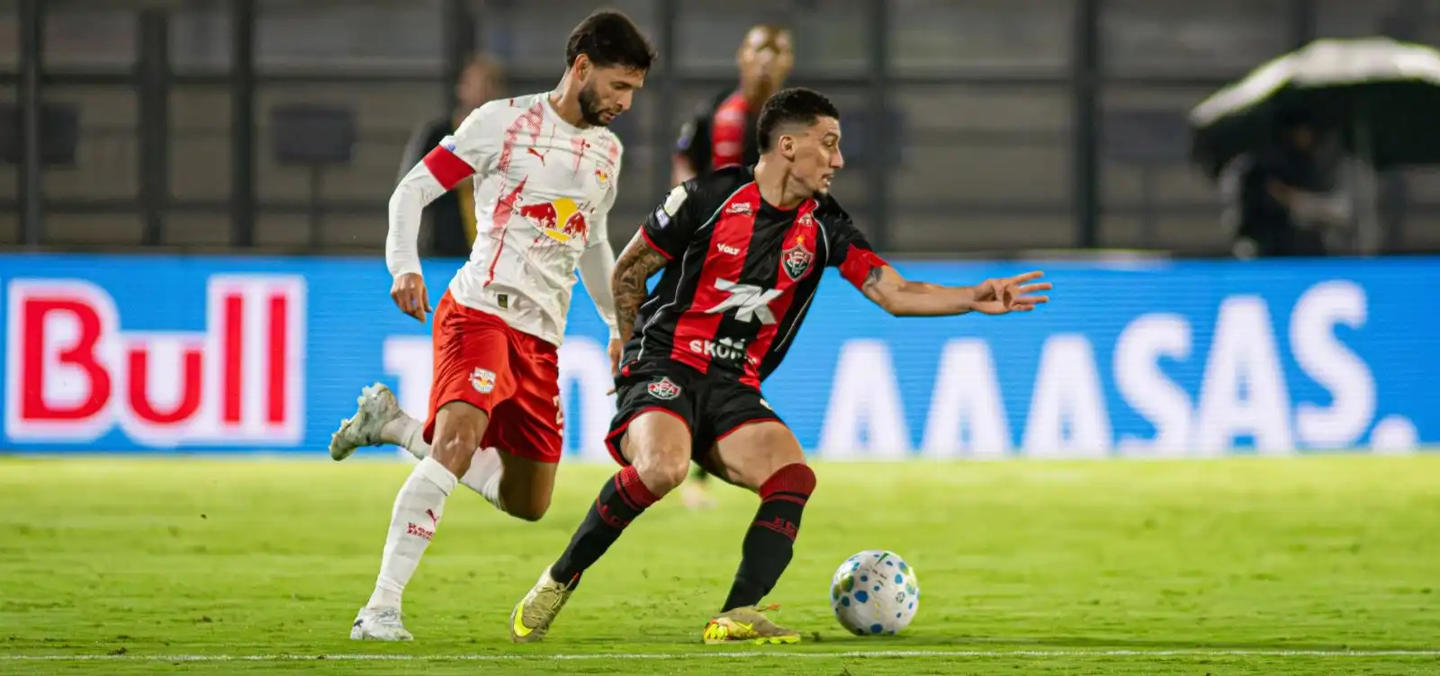 Imagem de Com gol de goleiro, Vitória perde para o Red Bull Bragantino pelo Brasileirão