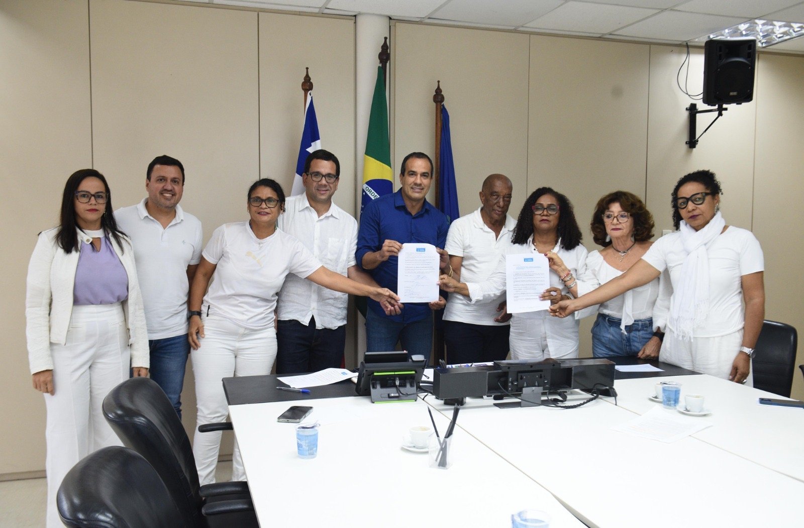 Imagem de Bruno Reis se reúne com APLB, confirma retorno das aulas nesta segunda (21) e afirma que 200 dias letivos serão cumpridos