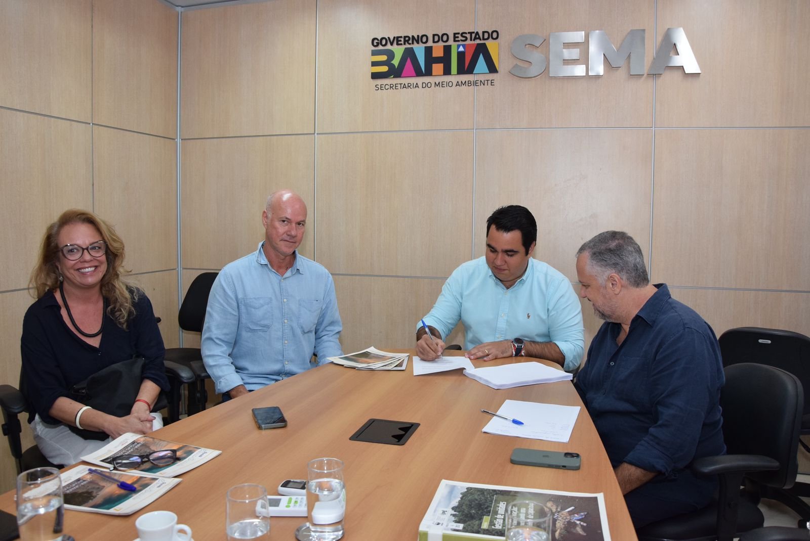 Imagem de Mantendo acesso gratuito, Governo do Estado assina contrato de concessão do PESC