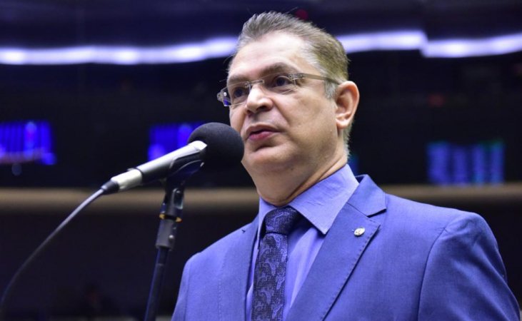 Imagem de Líder do PL pede visita a Braga Netto em meio a julgamento no STF