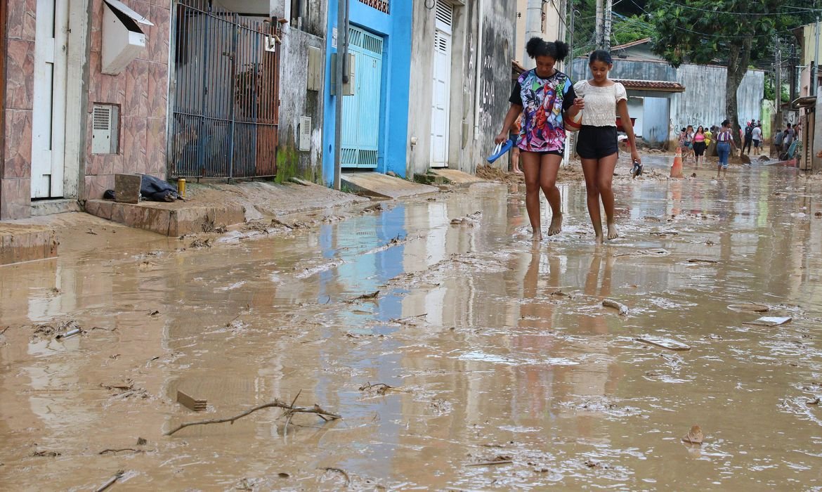 Imagem de Litoral paulista teve maior volume de chuva registrado no Brasil