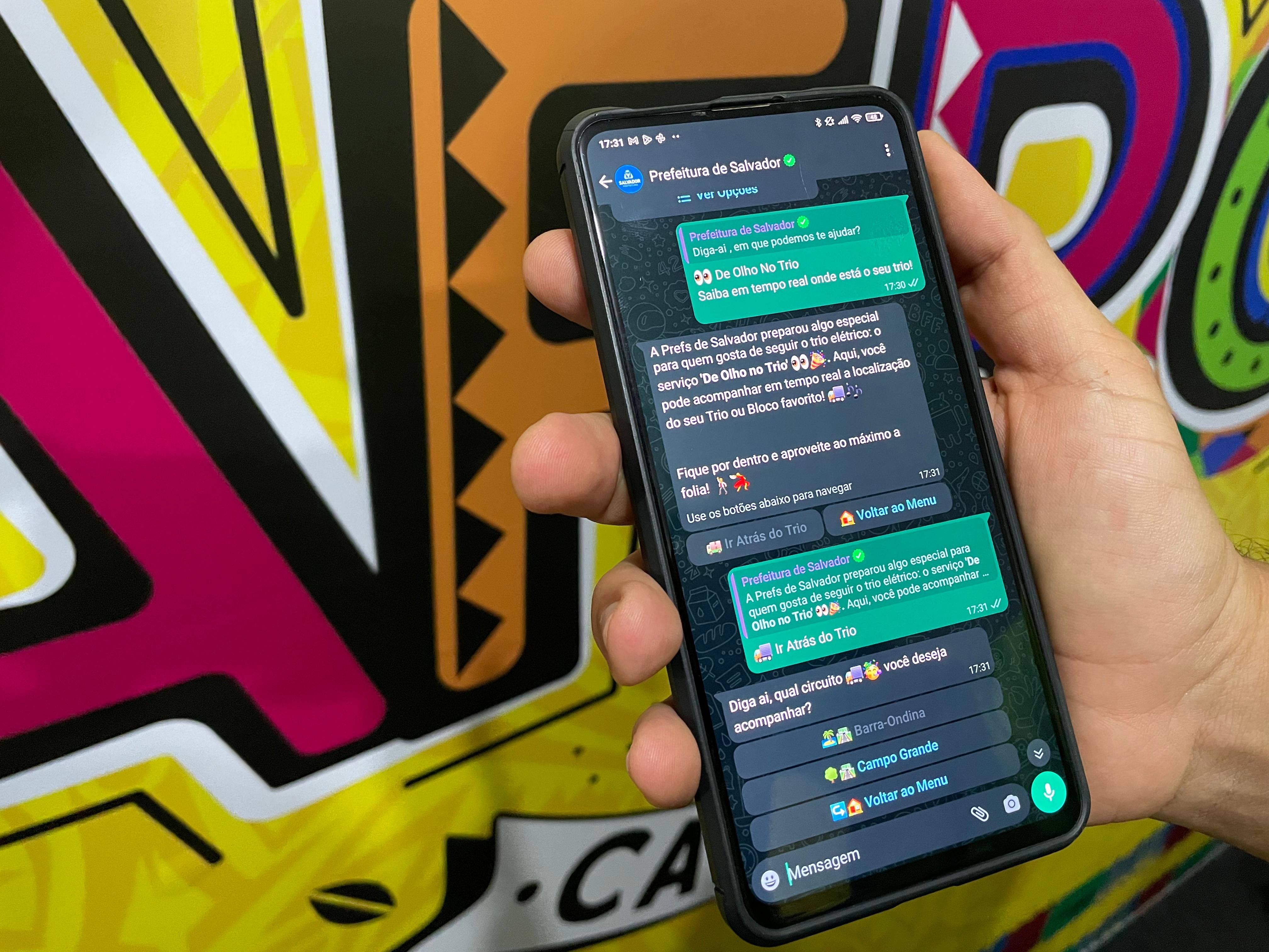 Imagem de De Olho Na Folia: serviço da Prefeitura oferece localização em tempo real dos trios do Carnaval de Salvador via WhatsApp