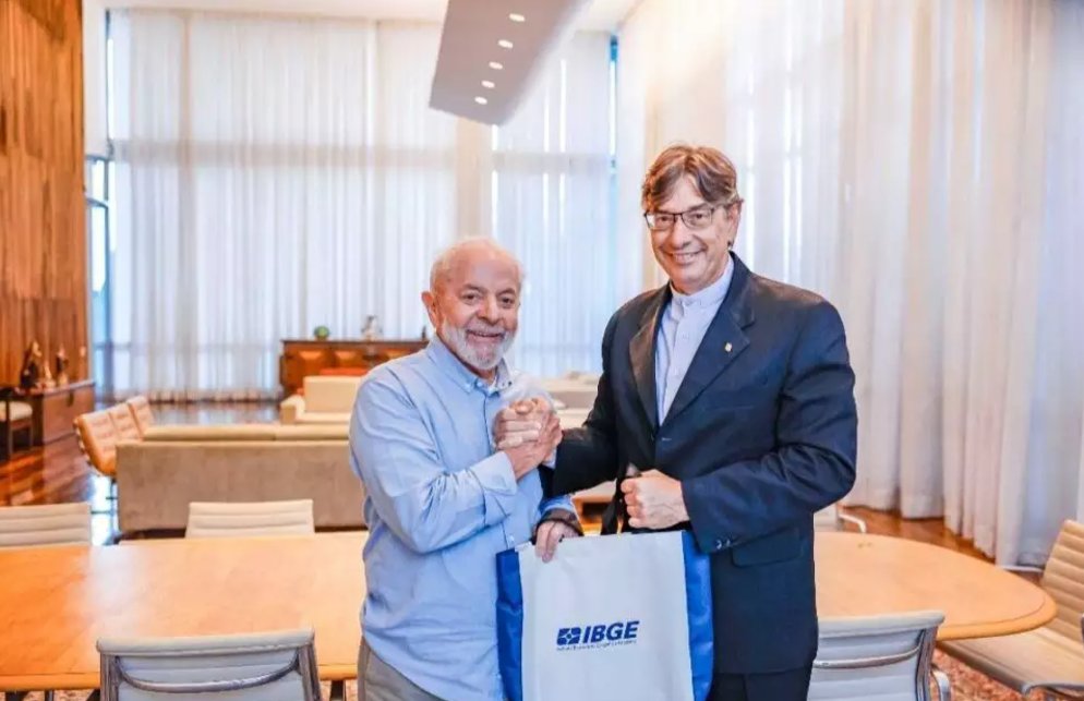 Imagem de Chefão do IBGE, Pochmann torra R$215 mil em viagens em 16 meses