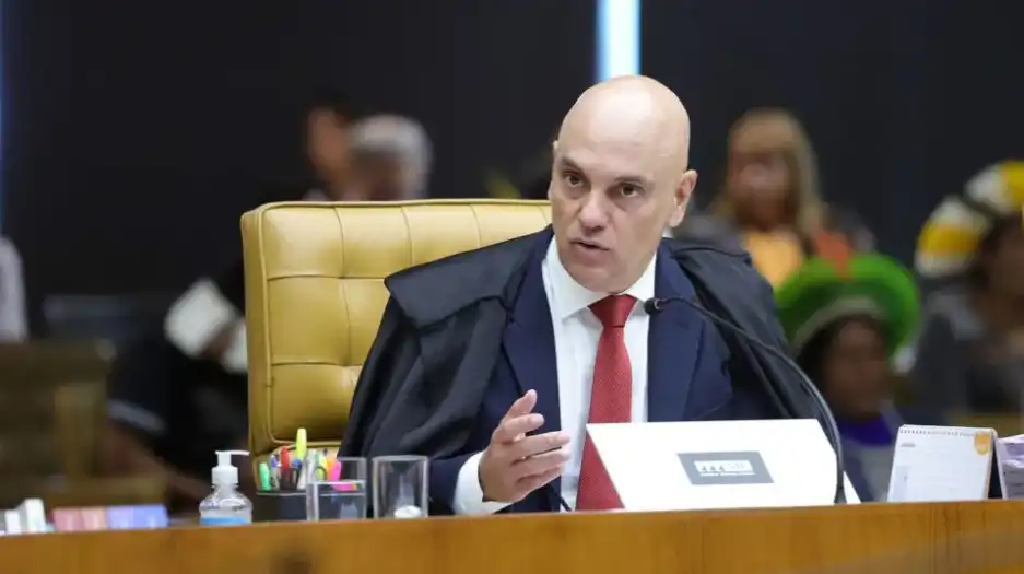Imagem de Moraes destitui advogados de Filipe Martins e Marcelo Câmara e nomeia Defensoria