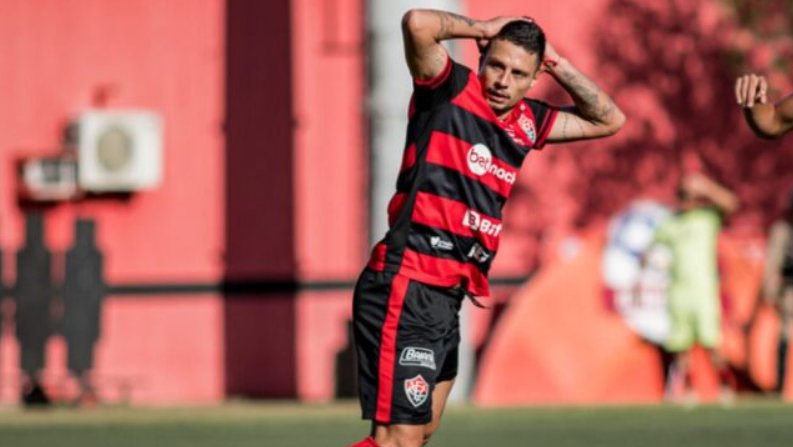 Imagem de Vitória volta a decepcionar e cede empate ao Santa Cruz no fim do jogo