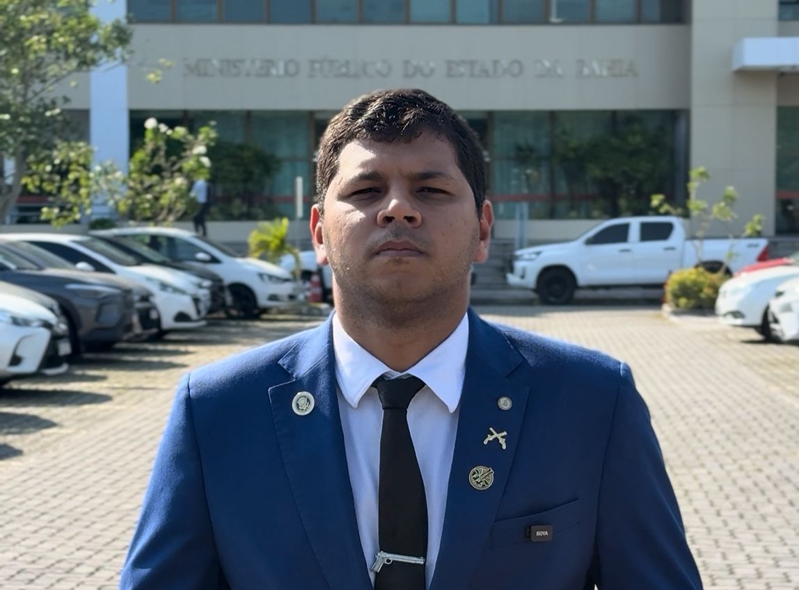 Imagem de Diego Castro pede demissão e aciona criminalmente professor que desejou morte de Trump