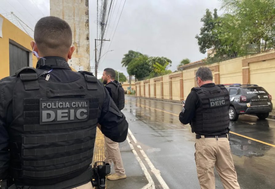 Imagem de PMs suspeitos de sequestros são presos durante operação em Salvador