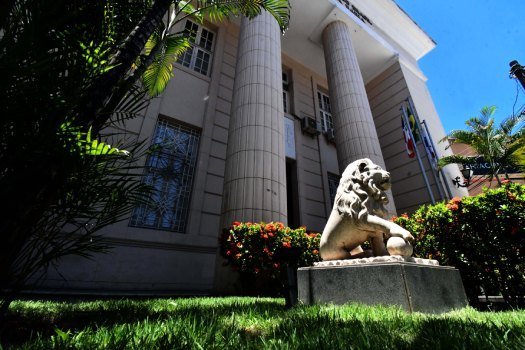 Imagem de Após ação da OAB-BA, TRF1 determina efetivo mínimo de 60% de servidores durante greve do TJBA