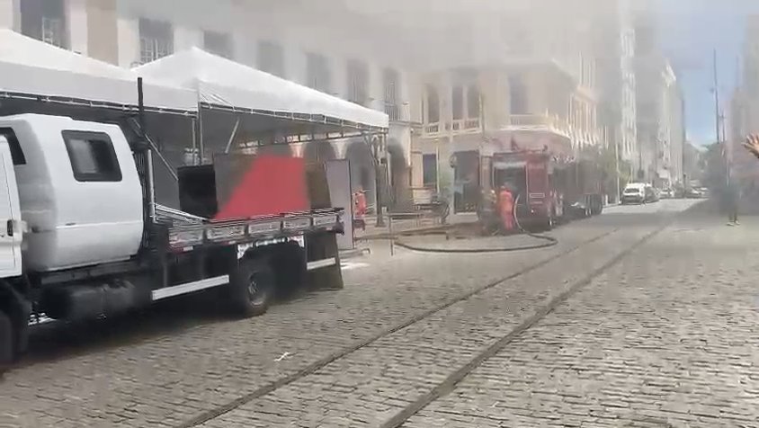 Imagem de Incêndio atinge prédio da Câmara Municipal de Salvador nesta segunda-feira