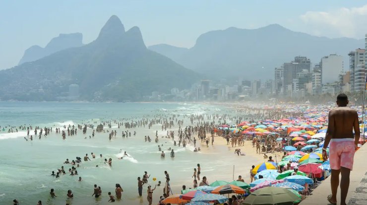 Imagem de Turistas brasileiros injetarão R$ 148 bi na economia durante o verão