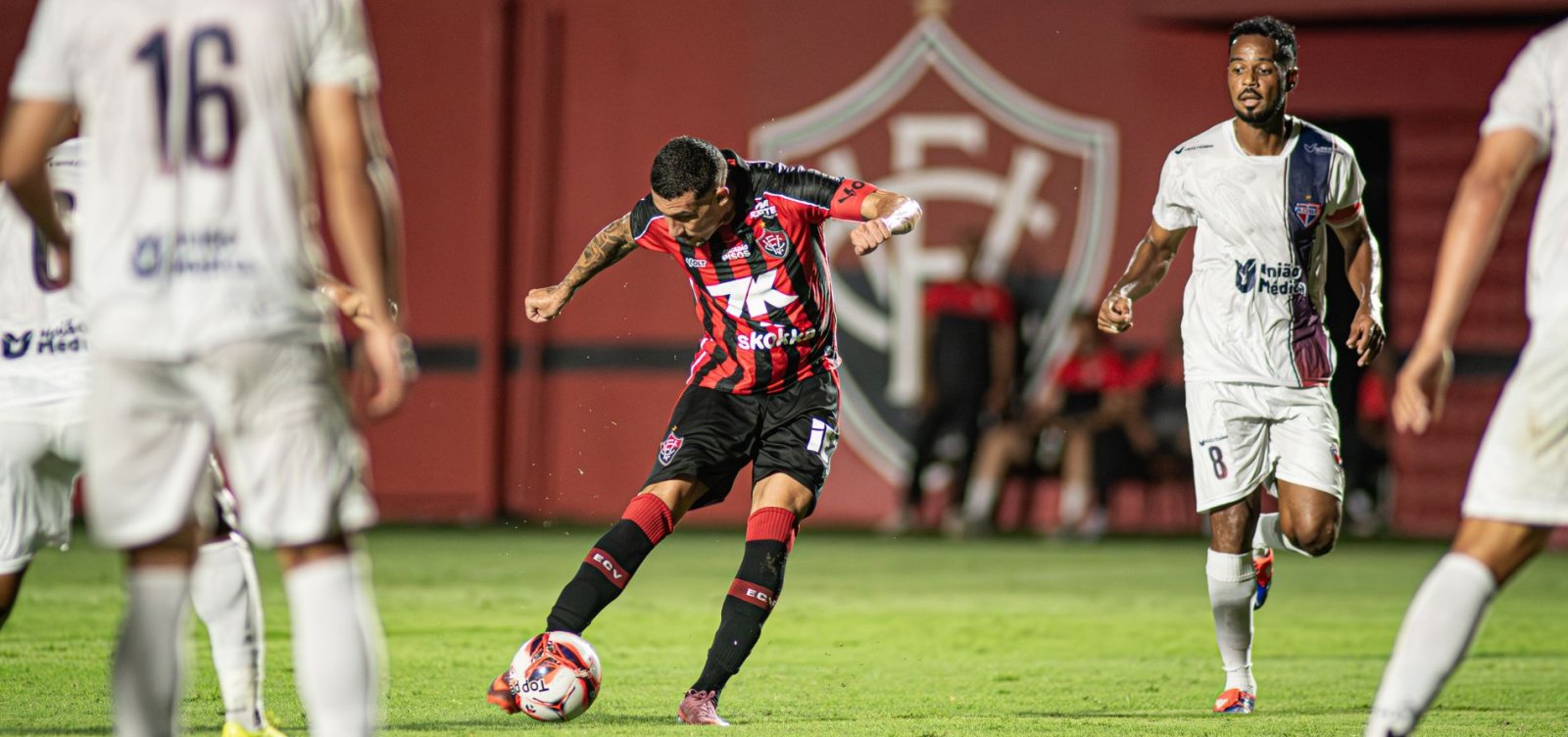 Imagem de Vitória vence o Bahia de Feira e assume a vice-liderança no Campeonato Baiano