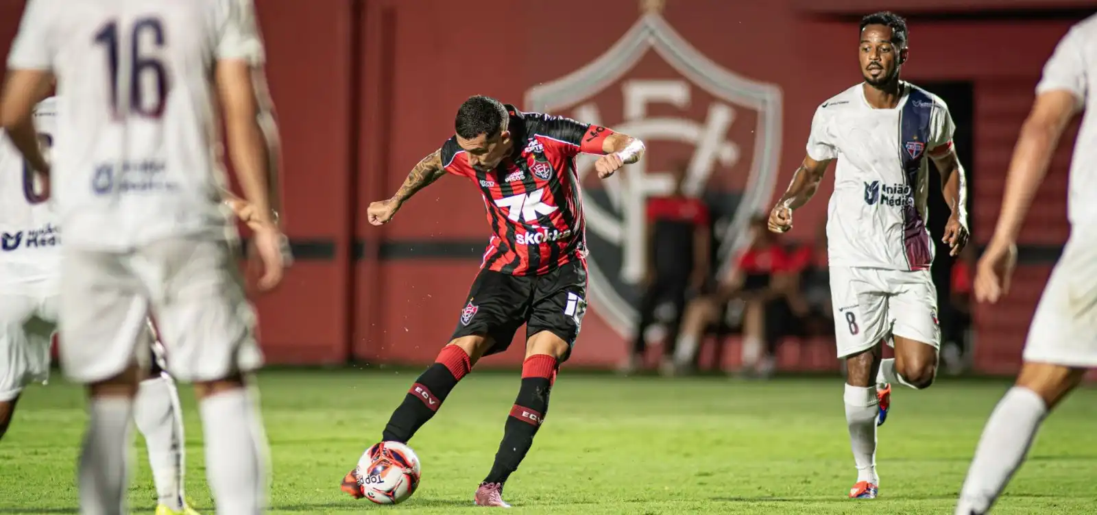 Imagem de Vitória vence o Bahia de Feira e assume a vice-liderança no Campeonato Baiano