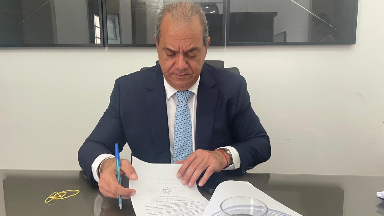 Imagem de Crise no PSDB, sucessão da Câmara e STF: Carlos Muniz segue no centro do jogo político em Salvador